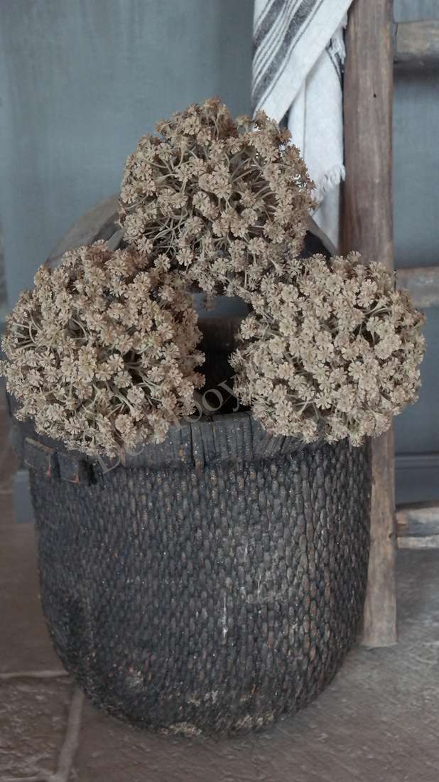 Allium bloem bruin XL, namaak kunstplant in donker gevlochten pot