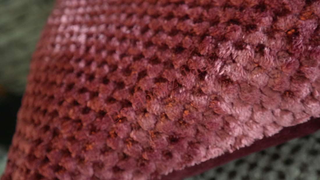 Kussen Rick fluffy in bordeauxkleurige bouclé stof met zachte textuur