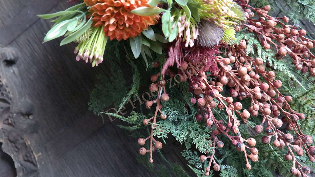 Kunsttak dadeltak - oranje, van De Hooyzolder; niet-bloeiende kunstplant met oranje bloemclusters en bruine takken