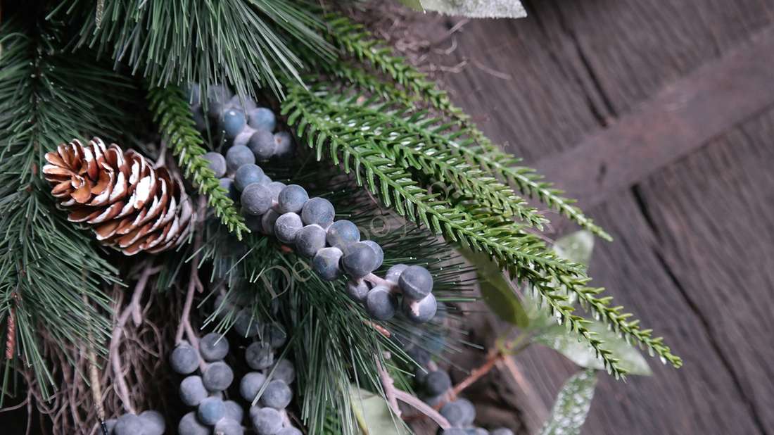 Toef dennen met blauwe bessen real touch, decoratie 65 cm, De Hooyzolder