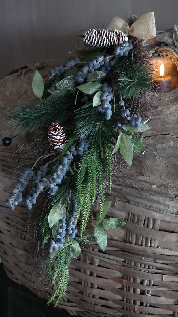 Toef dennen decoratie met blauwe bes real touch, 65 cm