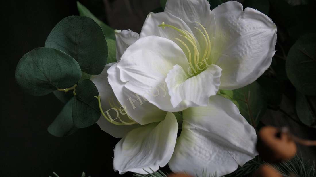 Boeket amaryllis wit, kunstplant van De Hooyzolder, 83 cm met groene bladeren