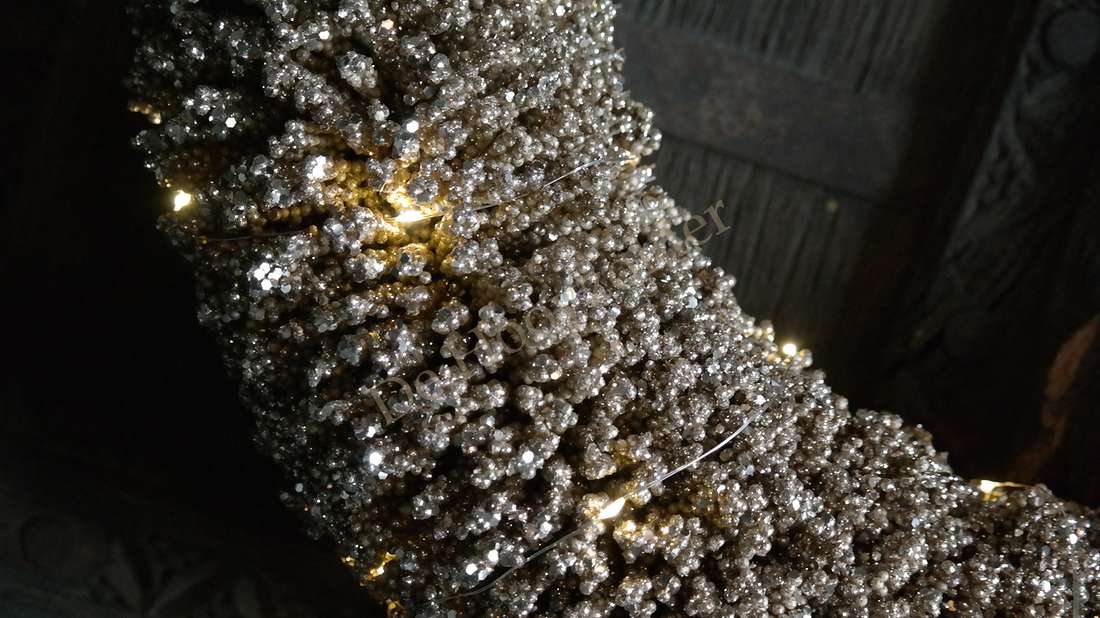 LED-krans De Hooyzolder in glitter goud, 60 cm, met kleine lichtjes