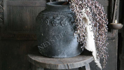 Pot bewerkt met bloemen - antraciet
