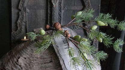 Dennen tak met dennenappel - real touch