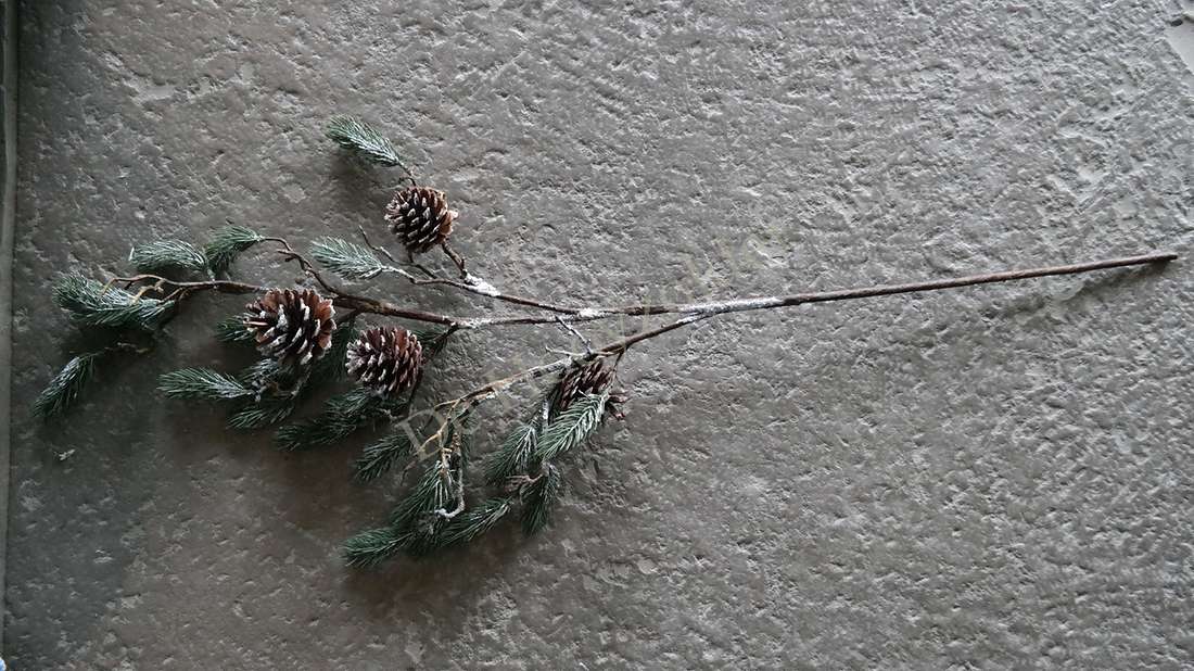 Kerst ceder tak met dennenappel &amp; sneeuw - real touch
