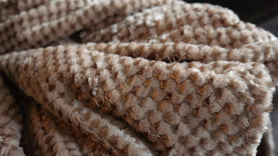 Plaid Rick fluffy van De Hooyzolder in nougatkleur