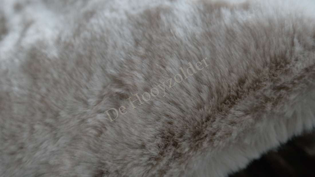 Kussen Zaya bont créme in zachte faux fur, De Hooyzolder