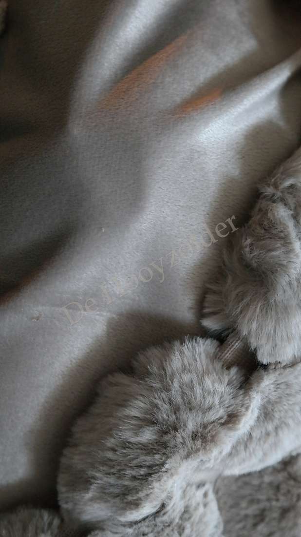 Plaid Joly imitatiebont van De Hooyzolder in grijs met zachte faux fur rand