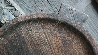 Rond houten dienblad van De Hooyzolder in donkerbruin met randhandvat