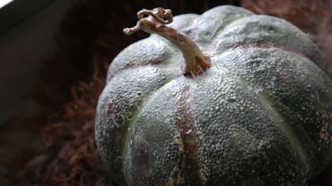 Kalebas namaak groen S, kunststof met gestructureerde huid en stam, De Hooyzolder seizoensdecoratie