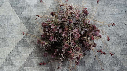 Halve decobol namaak Bordeaux L, burgundy bouquet met gedroogde takken, De Hooyzolder