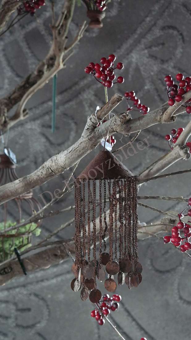 Munt draad hanger roestkleurig met muntjes aan ketting, De Hooyzolder