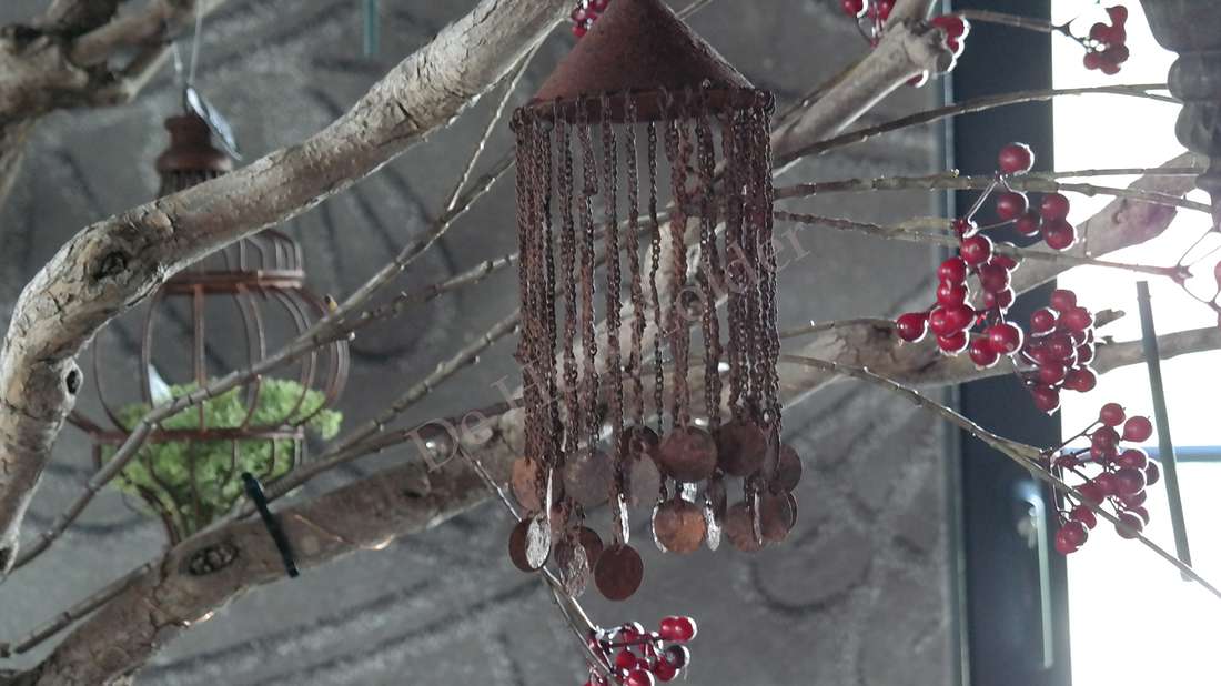 Munt draad hanger - roest, roestkleurig metalen ornament met lange kettingen en muntvormige schijven