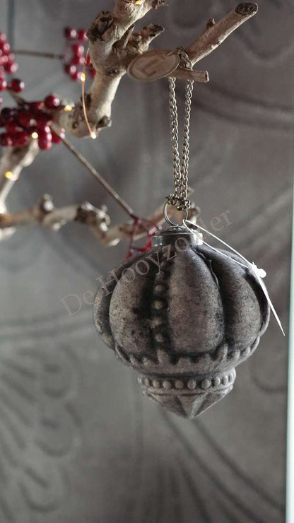 Luksa eikennoot bal camel velvet ornament, De Hooyzolder, feestdagendecoratie in grijsbruine tint