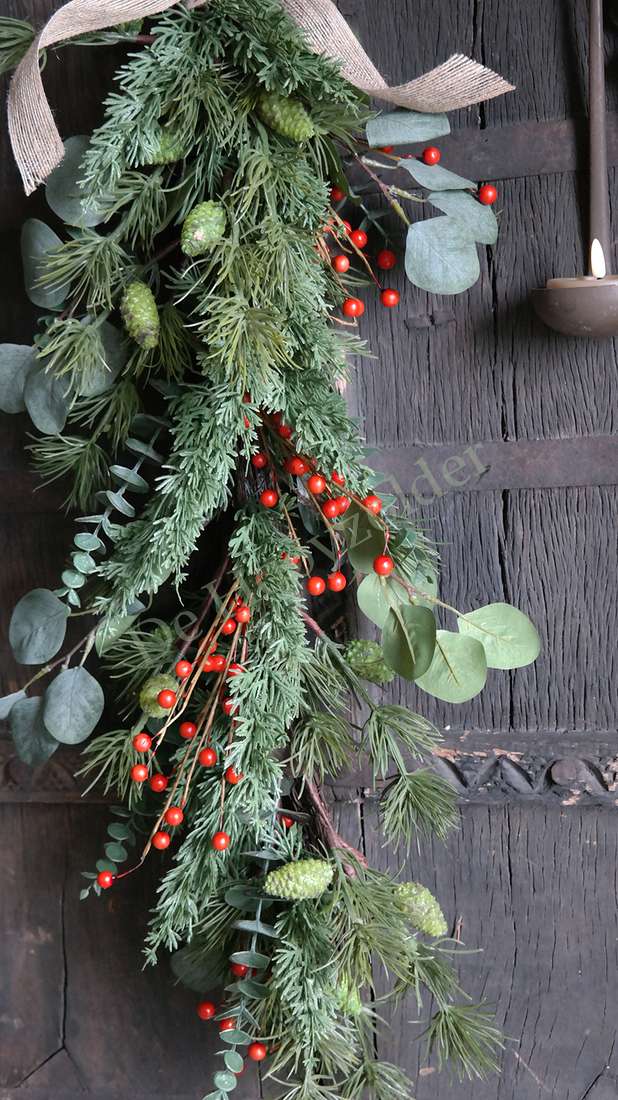 Toef Dennentak-bessen real touch garland met groene dennennaalden, rode bessen, eucalyptusbladeren en jute lint