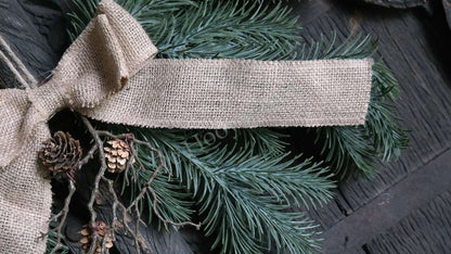 Hanger dennentakken real touch met strik, burlapstrik en dennen takken, De Hooyzolder