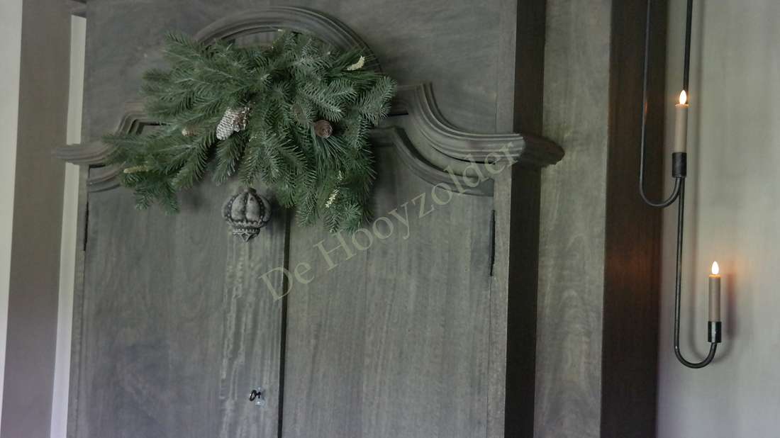 Hanger dennen/pinus real touch - 80 cm, groen takken met dennenappels, De Hooyzolder