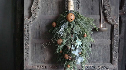 Toef Kerst dennen met bellen, 66 cm, groen met eucalyptus en lampjes, De Hooyzolder