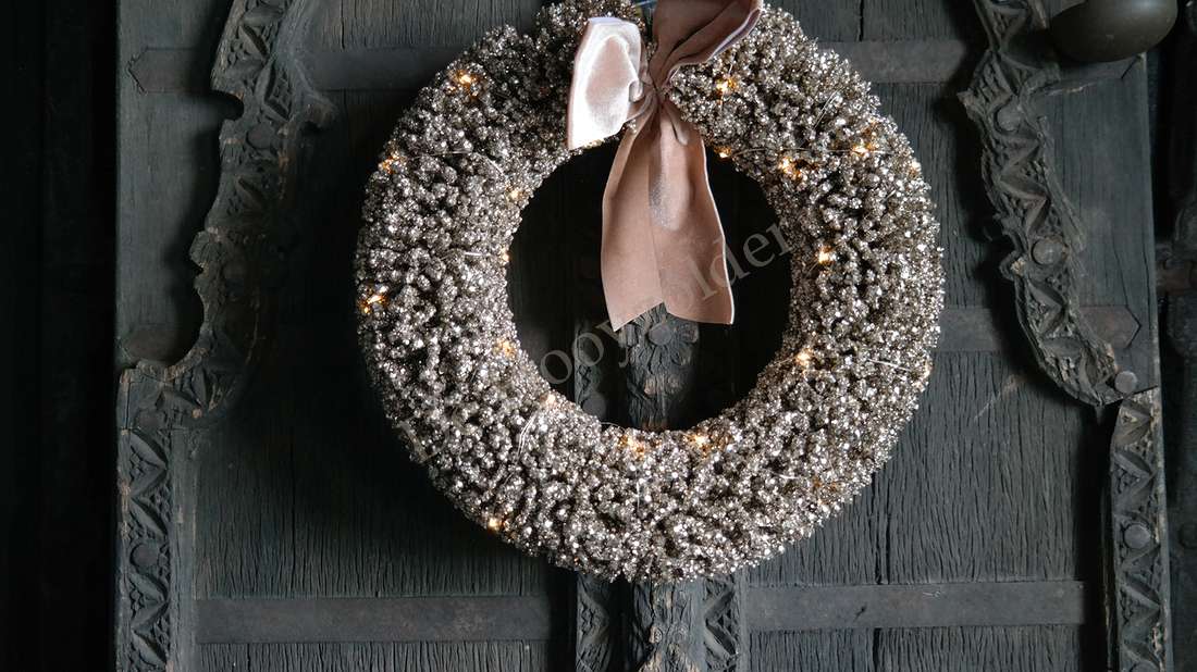 LED krans van De Hooyzolder, glitter goud met warme LED-lichtjes, 40 cm doorsnede.