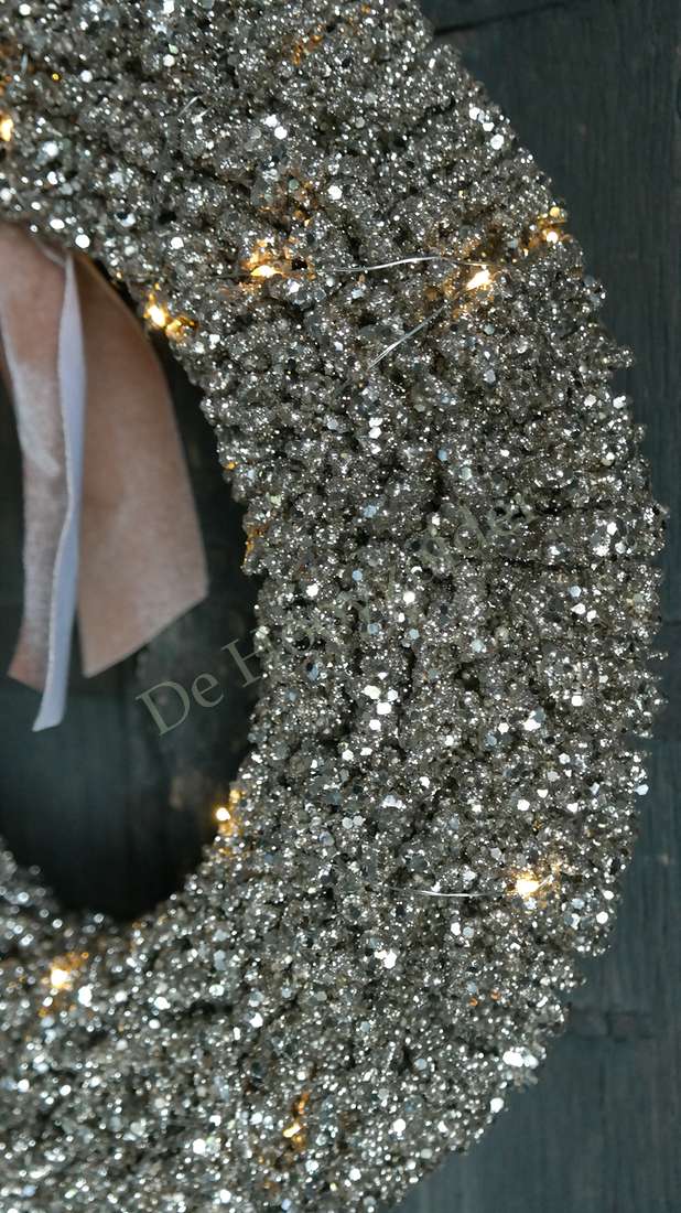 LED-krans met goudglitter en kleine lampjes; 40 cm, De Hooyzolder.