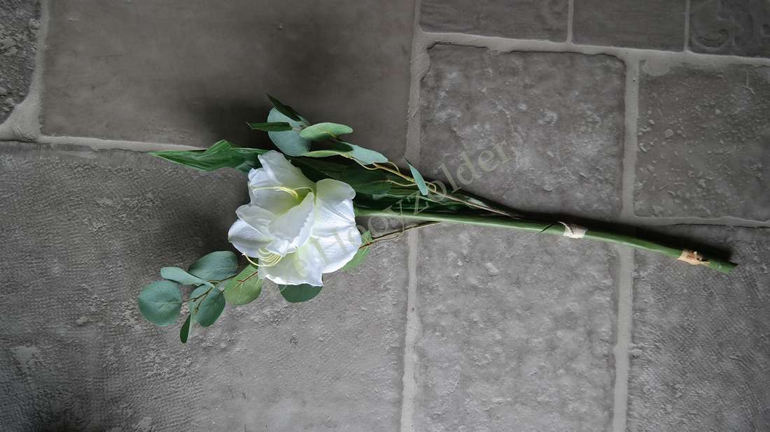 Boeket amaryllis wit, kunstplant van De Hooyzolder, 83 cm met eucalyptusbladeren