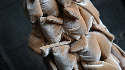 Kerstboomstrik van velvet in beige, merk De Hooyzolder
