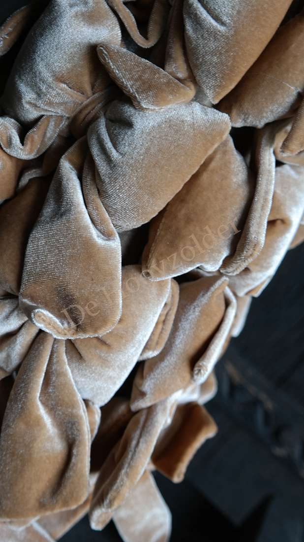Kerststrik velvet beige van De Hooyzolder, feestdecoratie