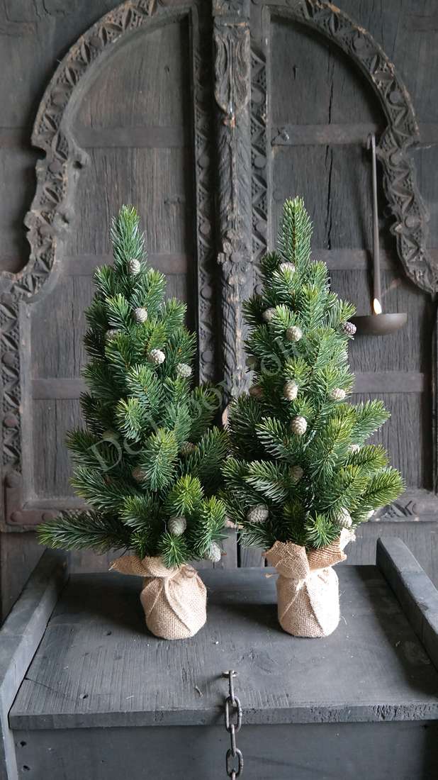 Kunstkerstboom Abies, set van 2 met LED-lampjes, groene takken en voetjes omwikkeld met jute