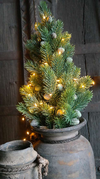 Decoratieve kerstboom in een Nepalese pot M oudgrijs met warme lichtjes