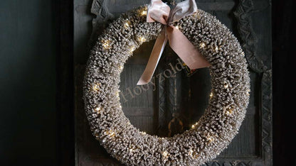LED krans glitter goud met LED-lichtjes en roze satijnen strik, De Hooyzolder