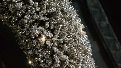 LED krans van De Hooyzolder, glitter goud, 60 cm, met kleine glinsterende kralen en warmkleurige LED-lampjes