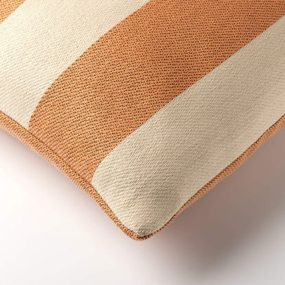 sierkussen-outdoor-cyrus-40x60cm-dutch-decor-peach-bloom-detail
